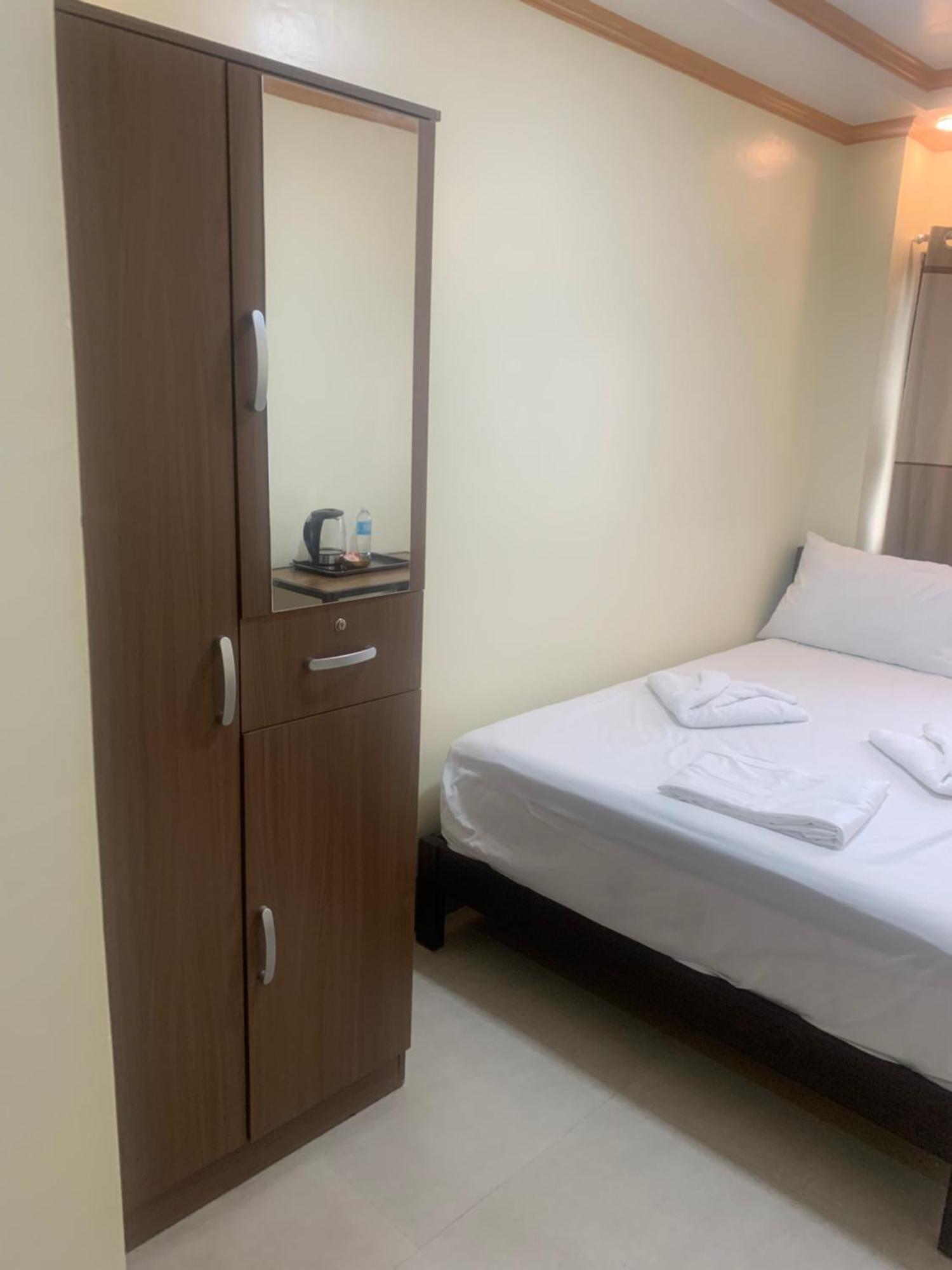 Zl Travelers Inn Batuan Exterior foto
